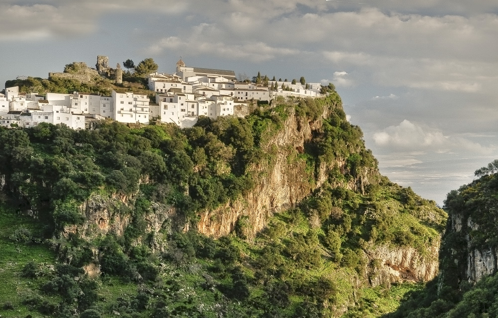 Casares er en hvit landsby i Malaga-provinsen